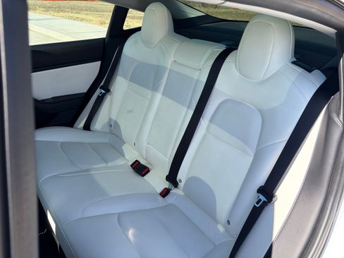 Used 2018 Tesla Model 3 Long Range image 13