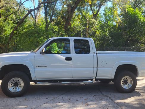Used 2002 Chevrolet Silverado 2500 LT w/ Off-Road Skid Plate Pkg image 11