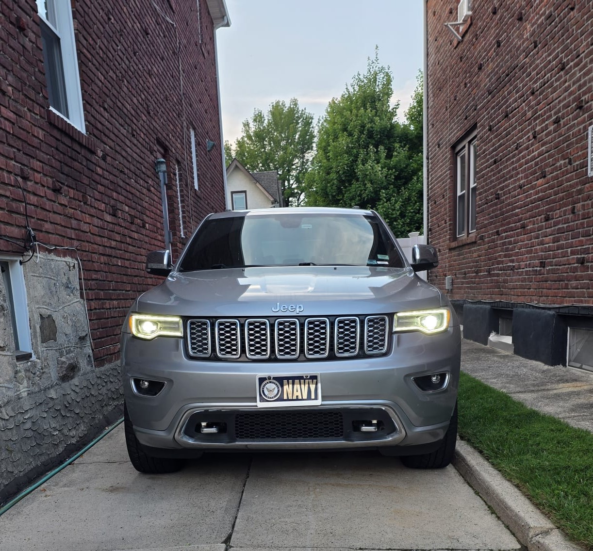 Used 2017 Jeep Grand Cherokee Overland w/ Trailer Tow Group IV RWD image 8