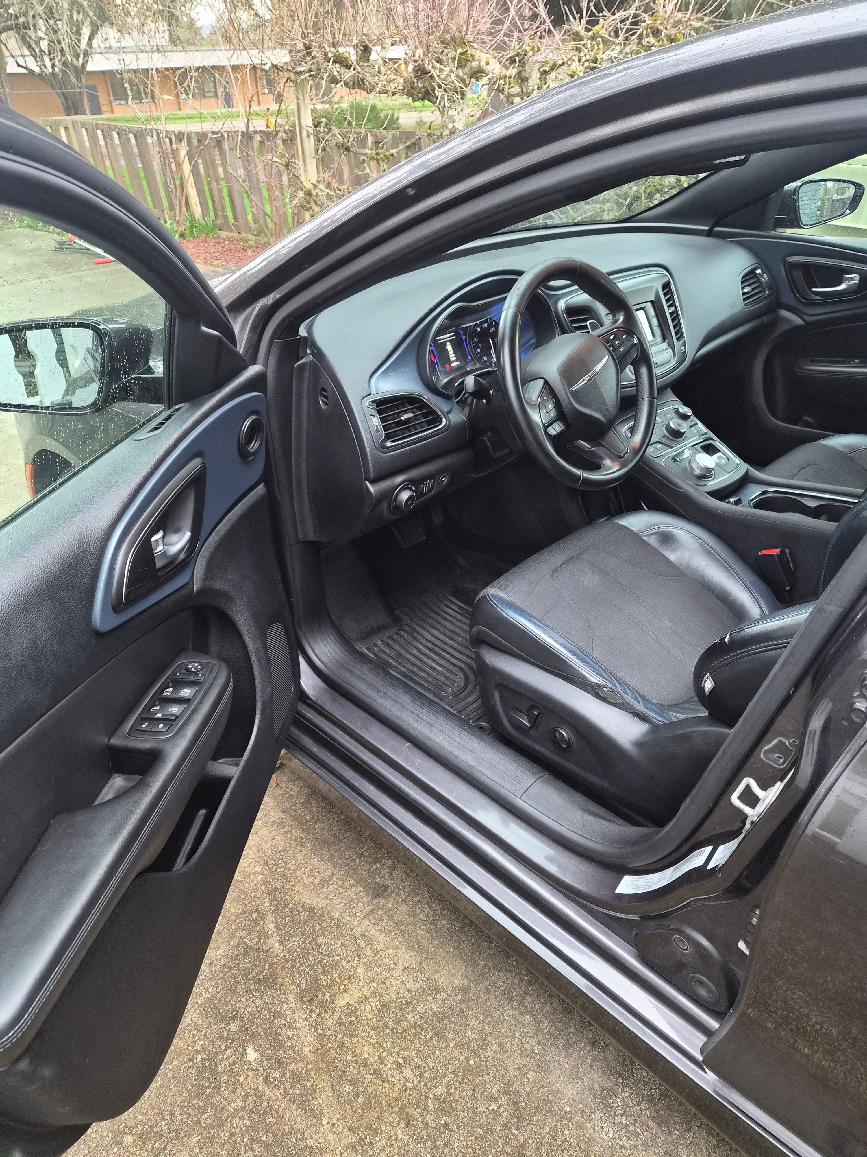 Used 2015 Chrysler 200 S FWD image 17
