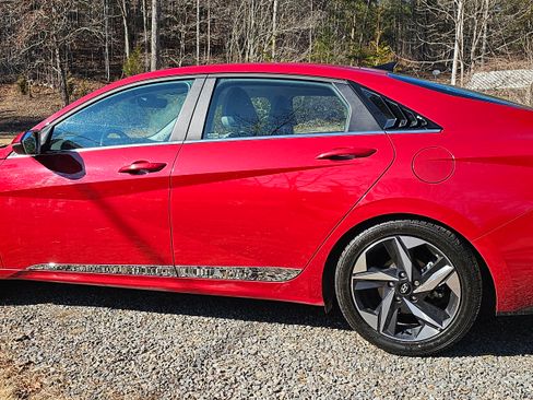 Used 2021 Hyundai Elantra Limited image 13