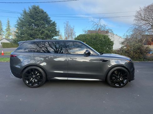 Used 2024 Land Rover Range Rover Sport Dynamic SE image 1