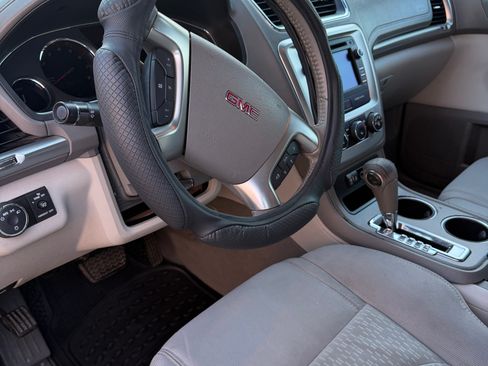 Used 2013 GMC Acadia SLE image 9