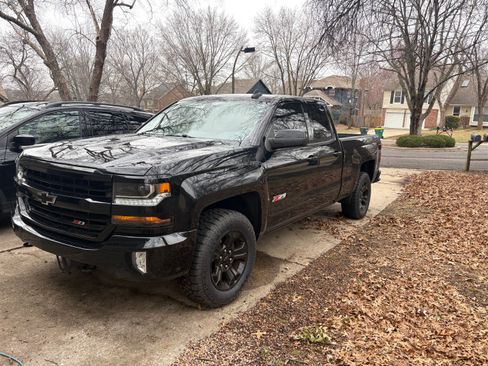 Used 2017 Chevrolet Silverado 1500 LT w/ Midnight Edition image 2
