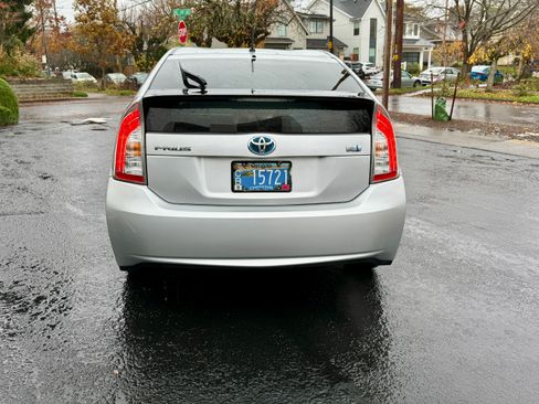 Used 2013 Toyota Prius Two image 8