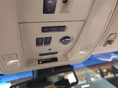 Used 2017 GMC Yukon Denali w/ Open Road Package image 6