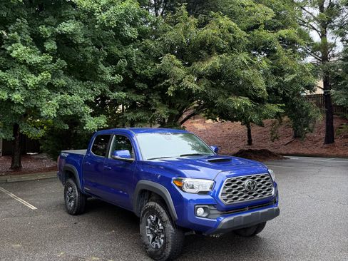 Used 2022 Toyota Tacoma TRD Off-Road AWD/4WD image 9