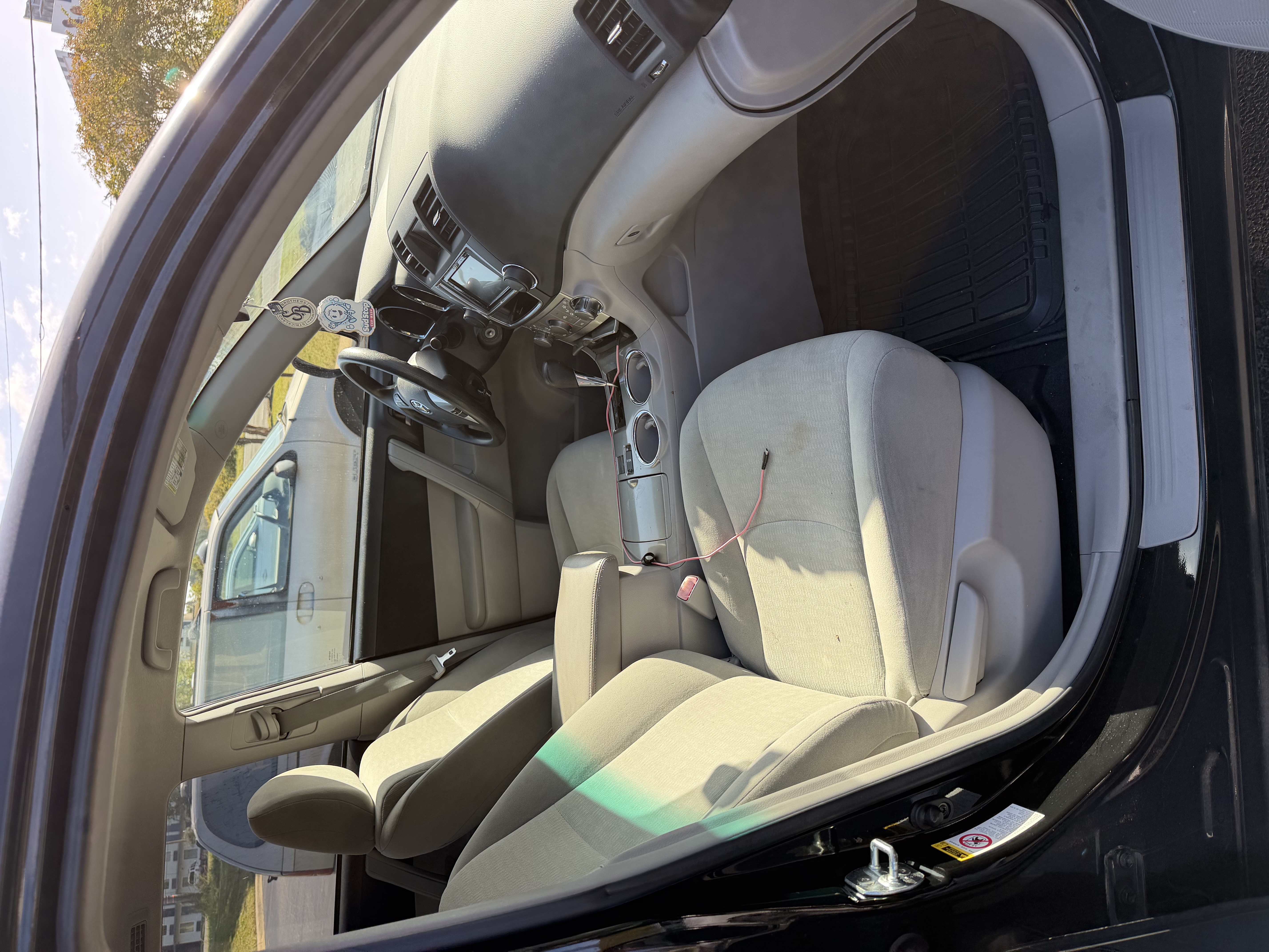 Used 2013 Toyota Highlander Plus FWD image 9