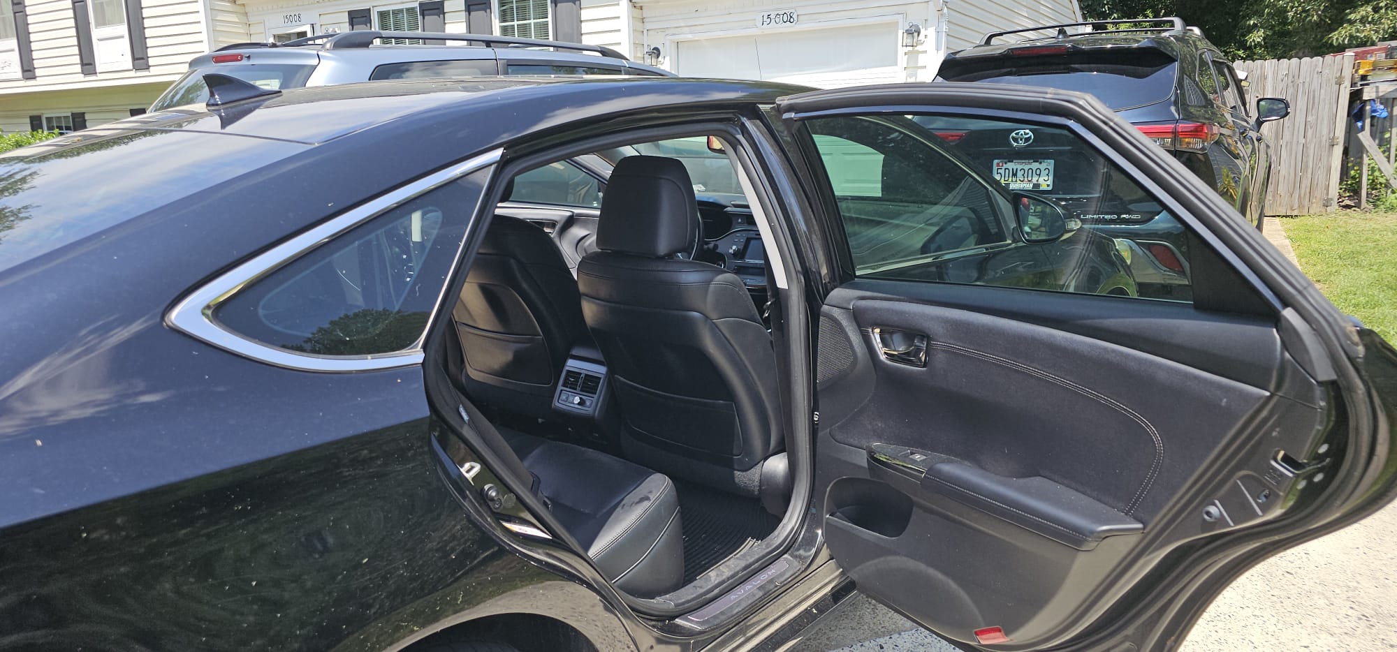 Used 2018 Toyota Avalon Limited w/ All Weather Liner Package FWD image 8