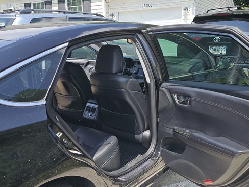 Used 2018 Toyota Avalon Limited w/ All Weather Liner Package FWD image 8