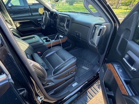 Used 2018 Chevrolet Silverado 1500 High Country image 15