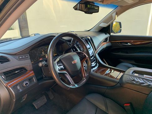 Used 2015 Cadillac Escalade Premium image 6