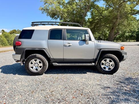 Used 2010 Toyota FJ Cruiser 4WD image 9