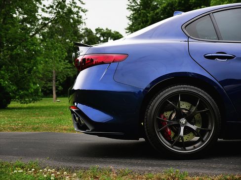 Used 2018 Alfa Romeo Giulia Quadrifoglio w/ Driver Assist Dynamic Package image 6