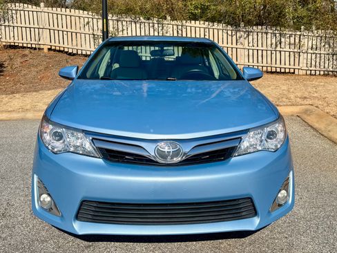Used 2013 Toyota Camry XLE w/ Leather Pkg image 2