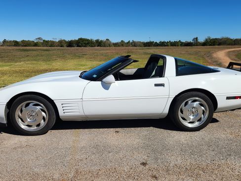 Used 1994 Chevrolet Corvette Coupe 2D image 4