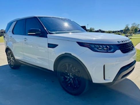 Used 2017 Land Rover Discovery SE image 8