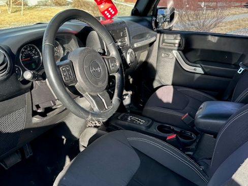 Used 2013 Jeep Wrangler Unlimited Sahara w/ Dual Top Group image 9