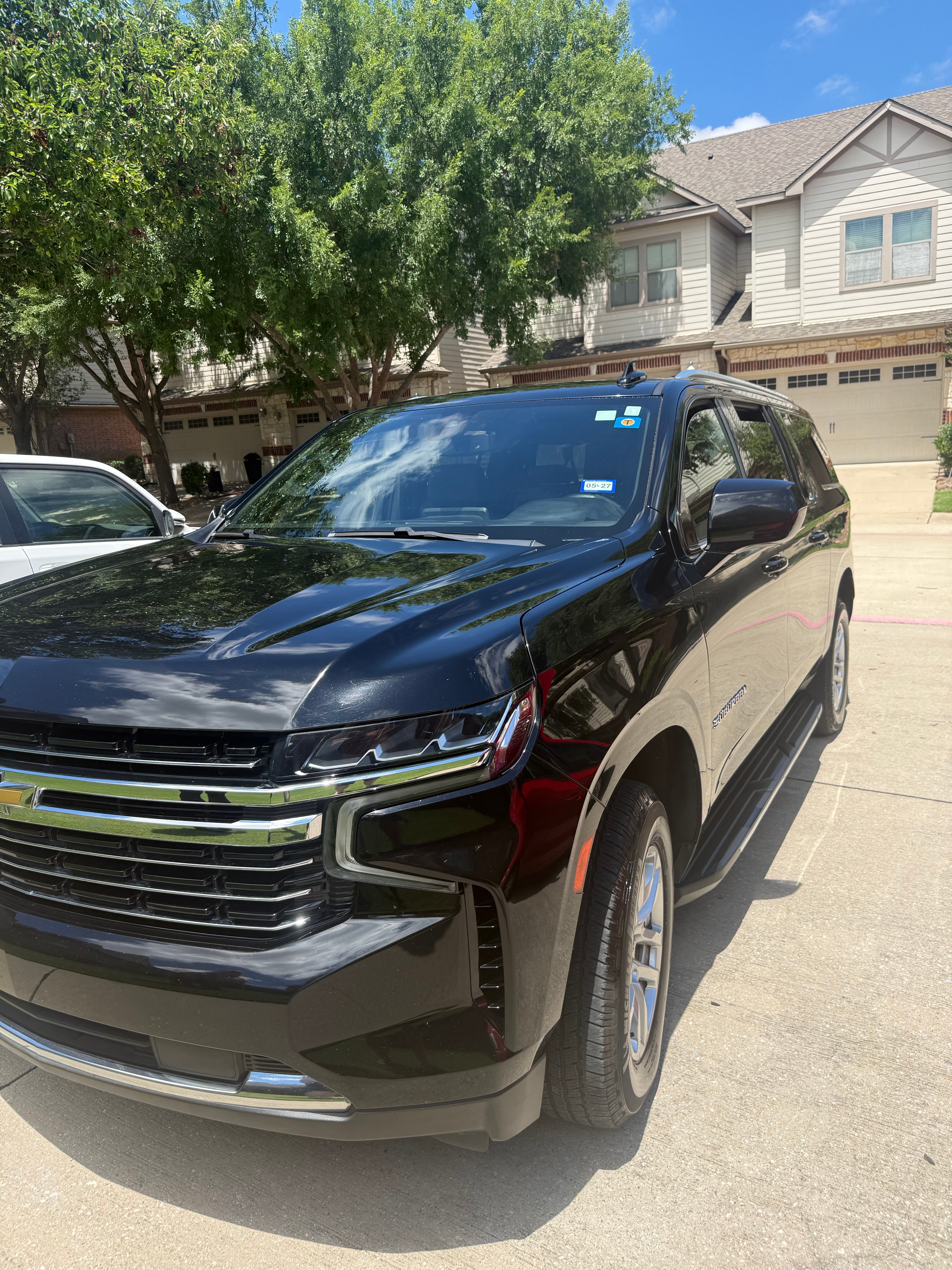Used 2021 Chevrolet Suburban LT RWD image 2