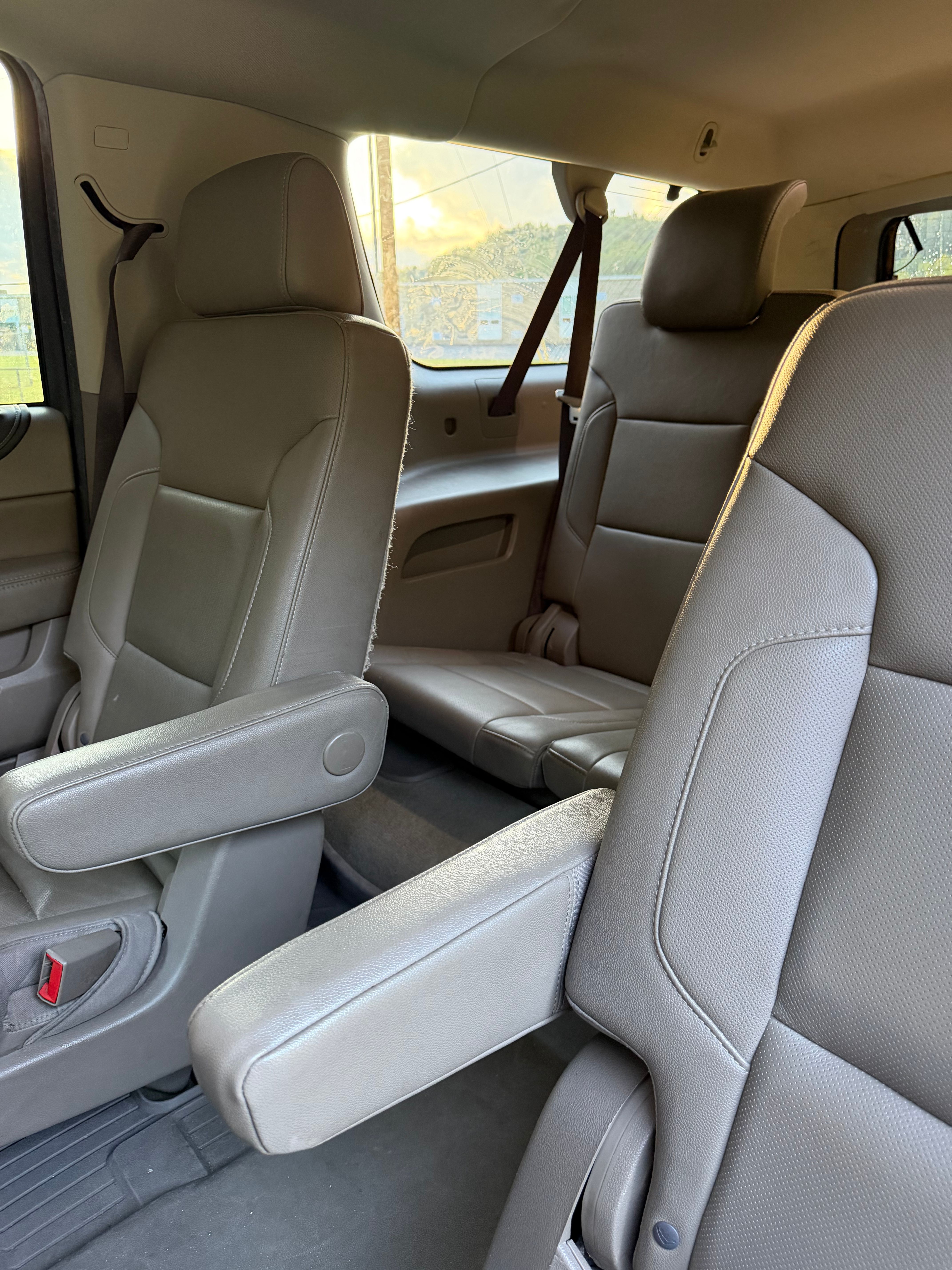 Used 2017 GMC Yukon XL SLT w/ Premium Edition AWD/4WD image 14