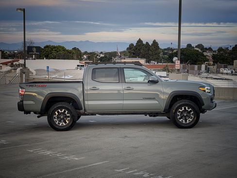Used 2023 Toyota Tacoma TRD Off-Road image 9
