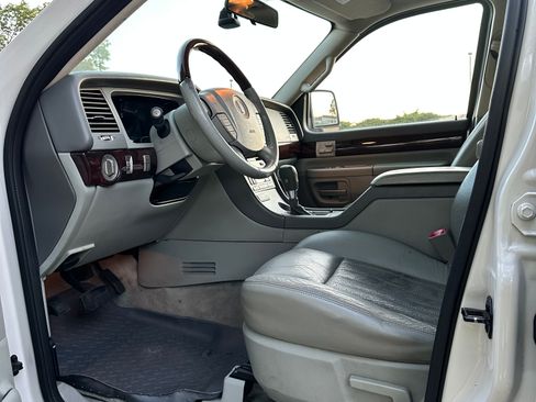 Used 2003 Lincoln Aviator AWD image 11