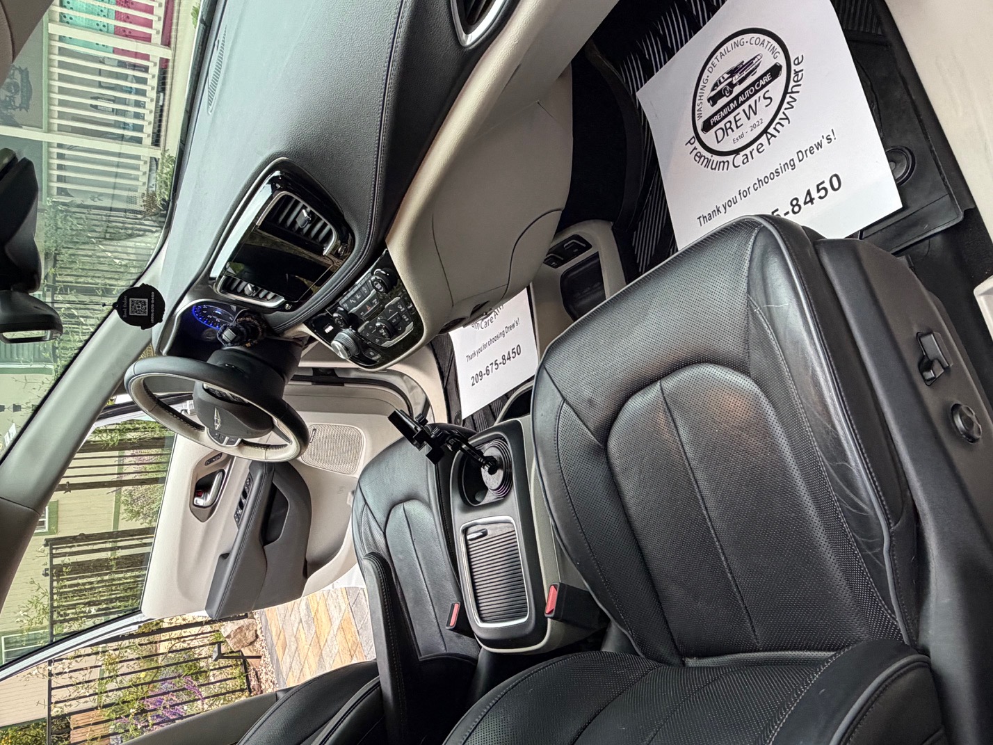 Used 2018 Chrysler Pacifica Limited w/ Tire & Wheel Group FWD image 9