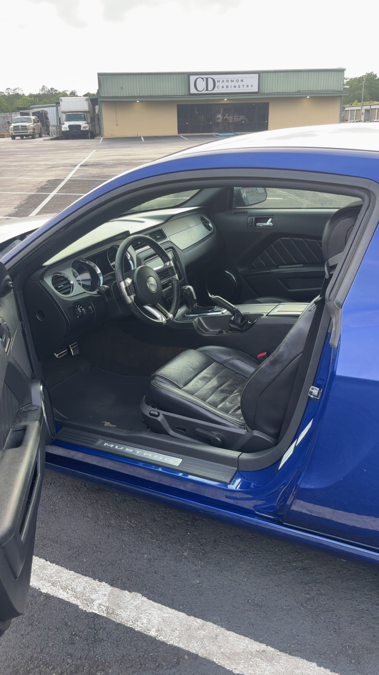 Used 2013 Ford Mustang Premium RWD image 4