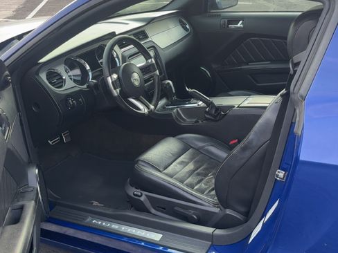 Used 2013 Ford Mustang Premium RWD image 4