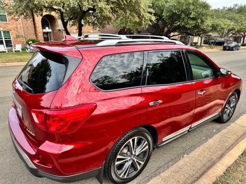 Used 2019 Nissan Pathfinder Platinum image 4