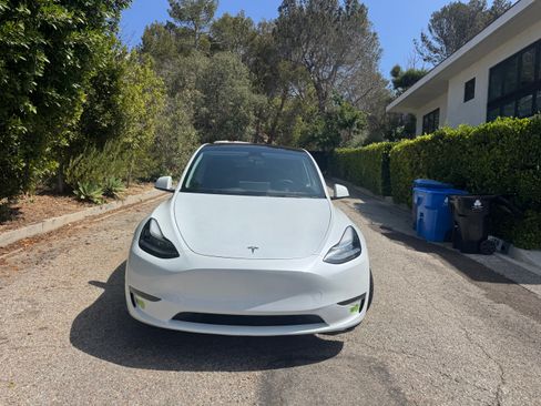 Used 2023 Tesla Model Y Long Range AWD/4WD image 4