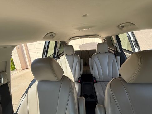 Used 2014 MAZDA MAZDA5 Touring FWD image 13