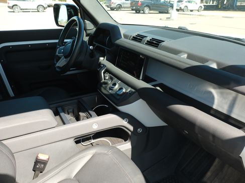 Used 2023 Land Rover Defender 110 S image 26