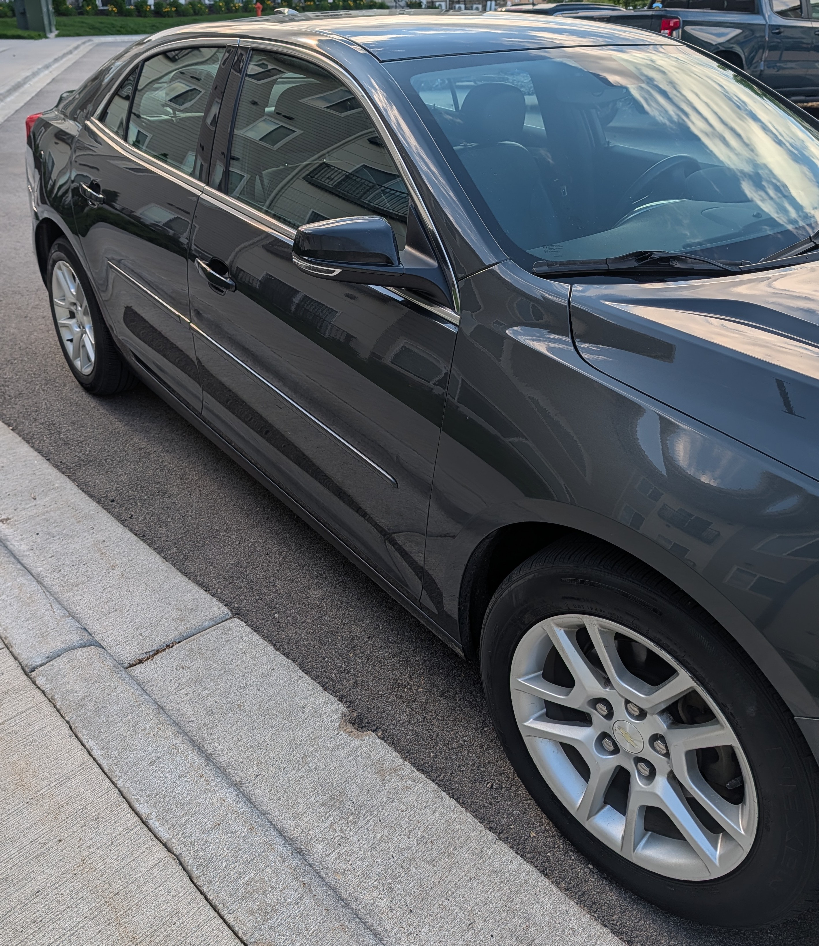 Used 2015 Chevrolet Malibu LT w/ Power Convenience Package FWD image 4