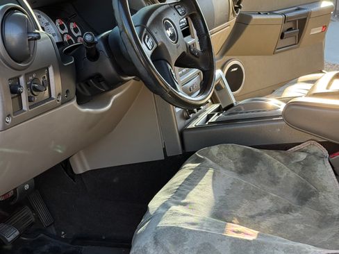 Used 2004 HUMMER H2 image 2