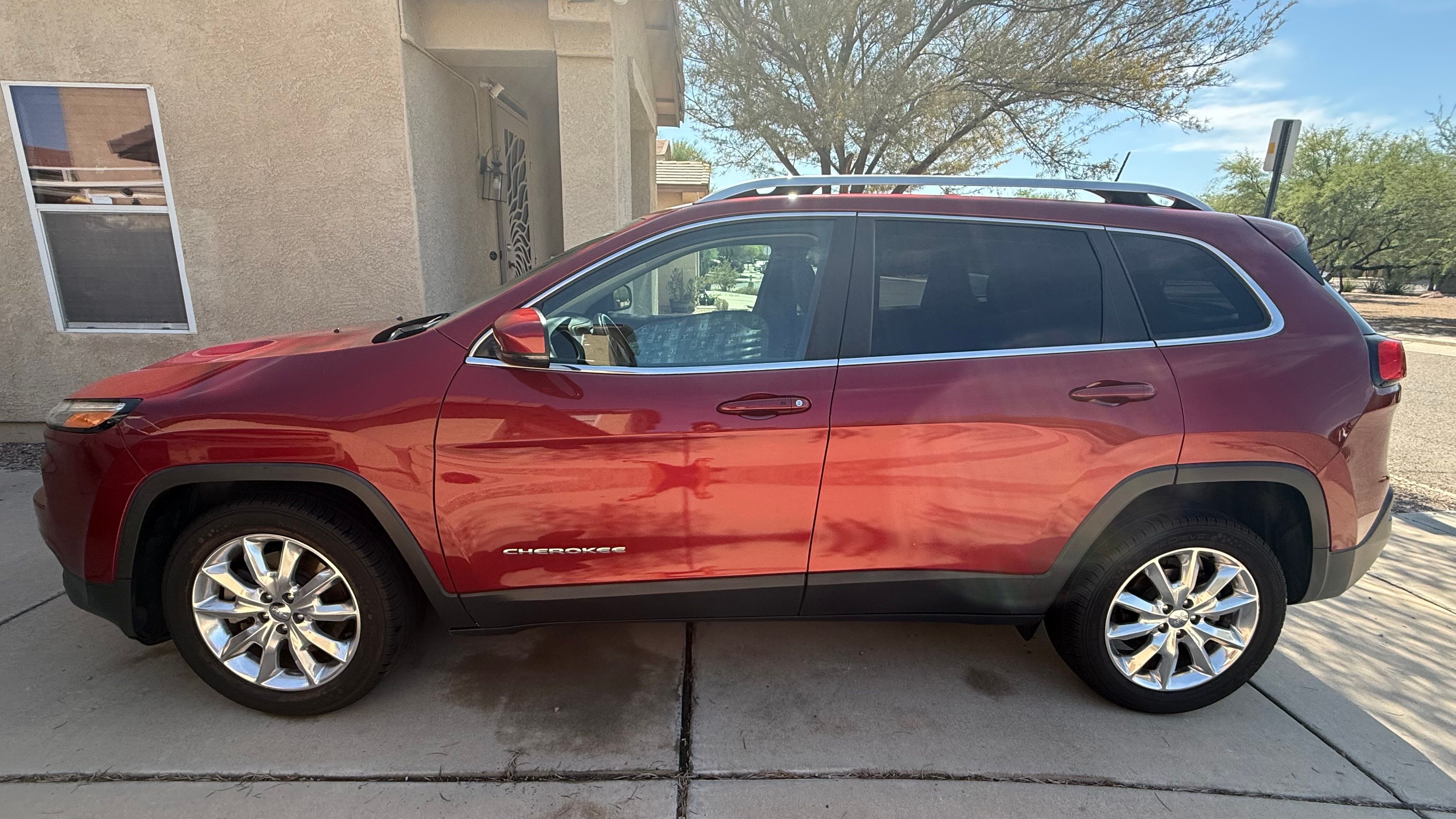 Used 2016 Jeep Cherokee Limited FWD image 2