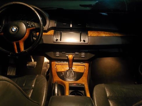 Used 2001 BMW X5 4.4i image 9