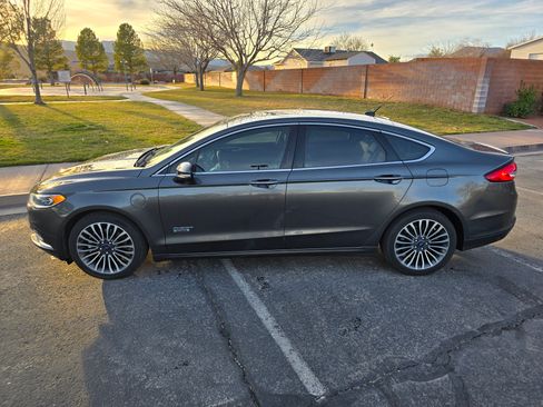 Used 2017 Ford Fusion Energi SE image 8