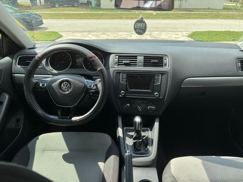 Used 2017 Volkswagen Jetta S image 9