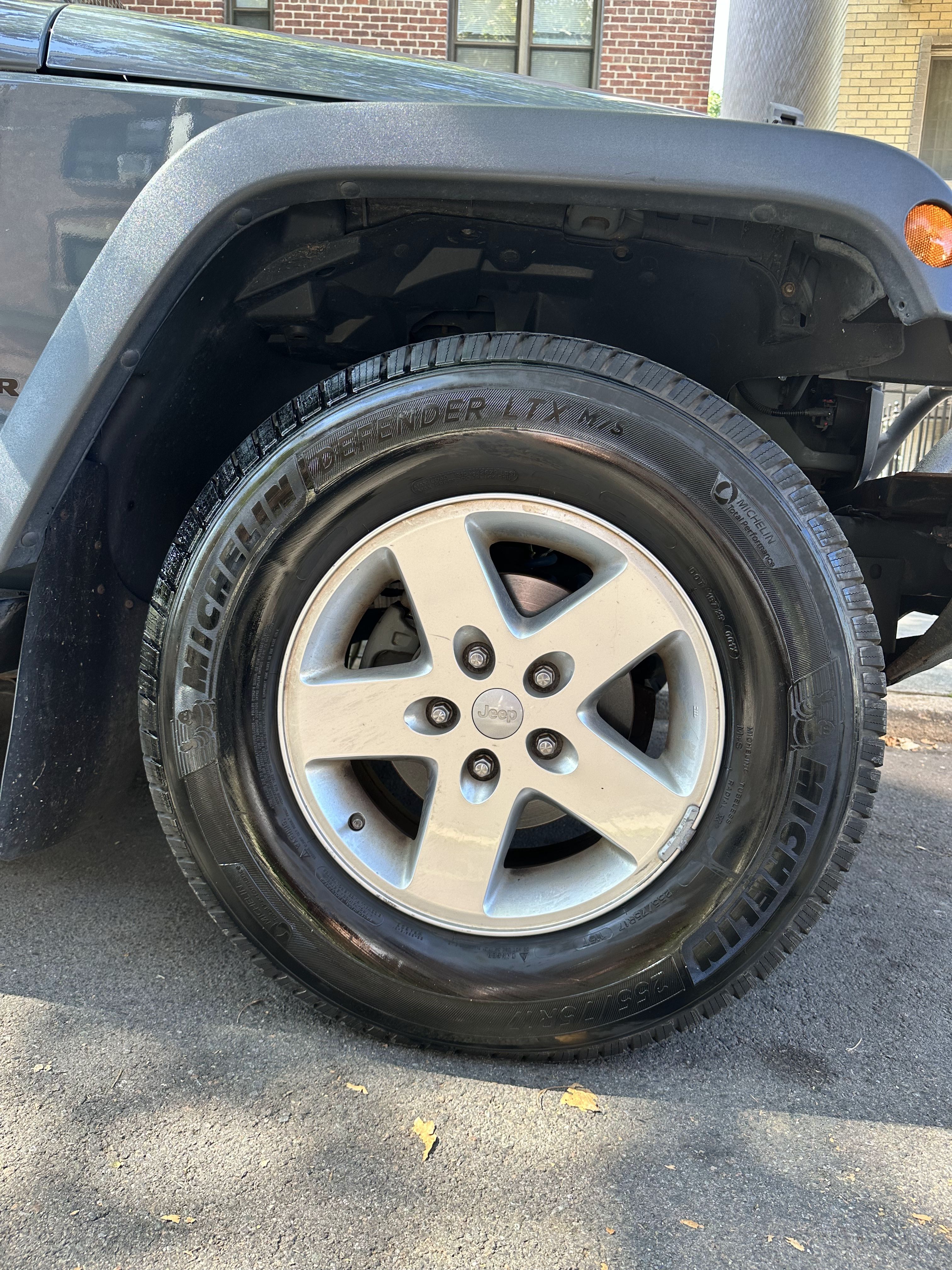 Used 2015 Jeep Wrangler Unlimited Sport w/ Quick Order Package 24S AWD/4WD image 11