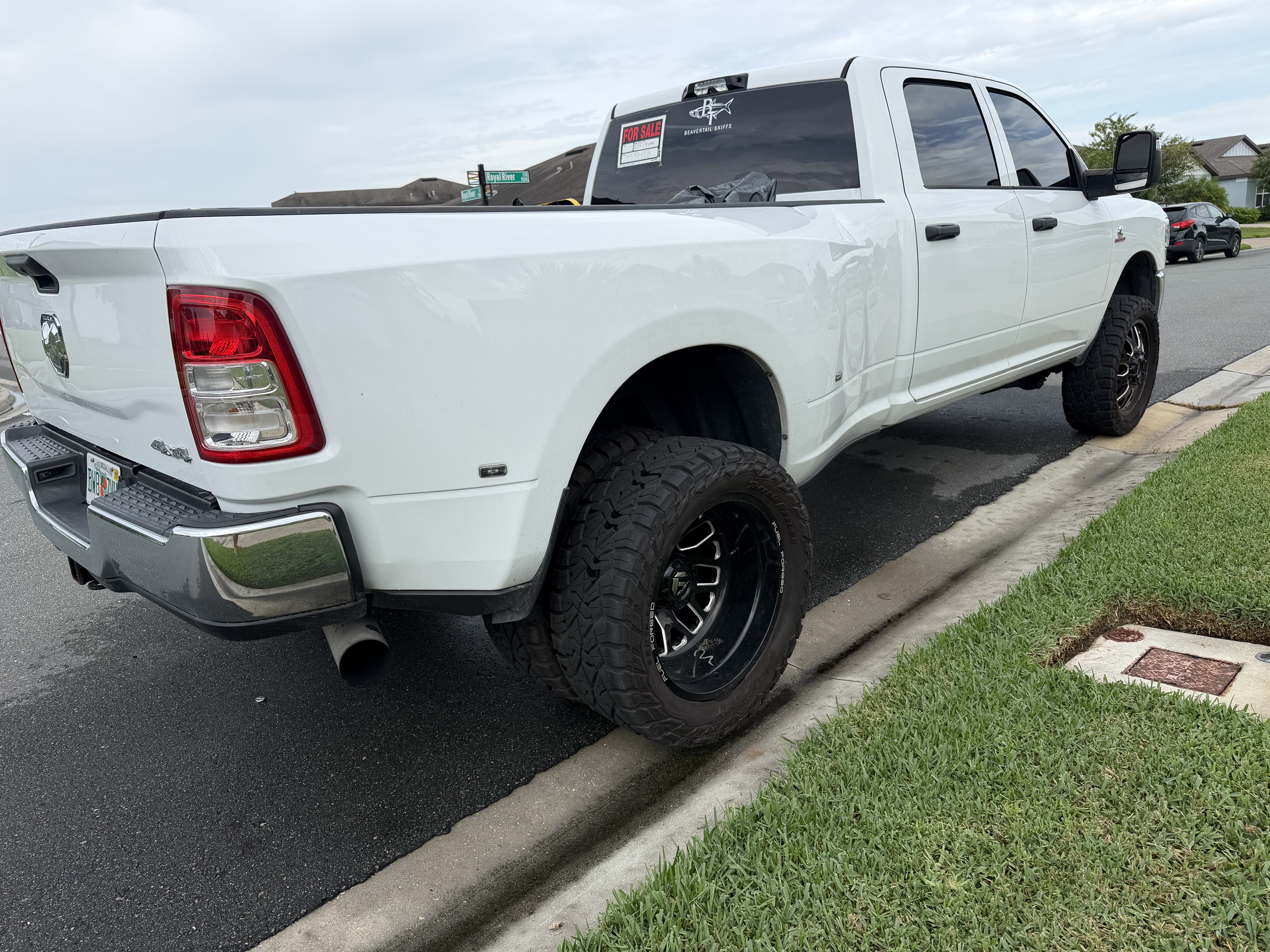 Used 2023 RAM 3500 Tradesman w/ Chrome Appearance Group AWD/4WD image 5
