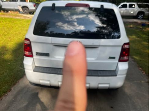 Used 2010 Ford Escape XLT image 2