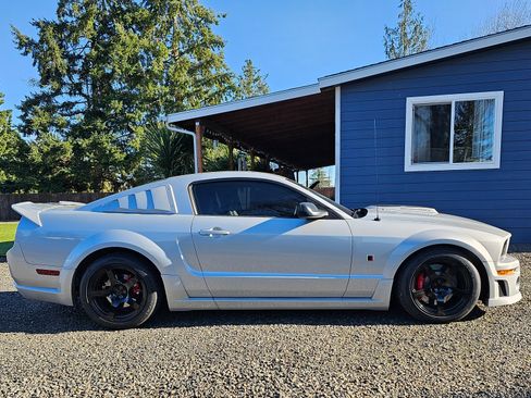 Used 2006 Ford Mustang GT image 2