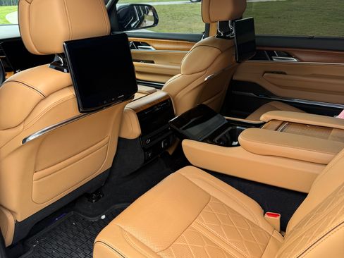 Used 2024 Jeep Grand Wagoneer Series III w/ Rear Seat Video Group 1 AWD/4WD image 11