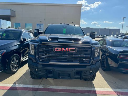 Used 2024 GMC Sierra 2500 AT4X w/ AT4X AEV Edition image 4