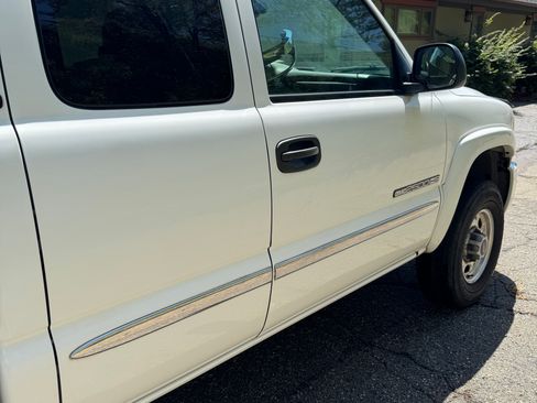 Used 2004 GMC Sierra 2500 SLE RWD image 9