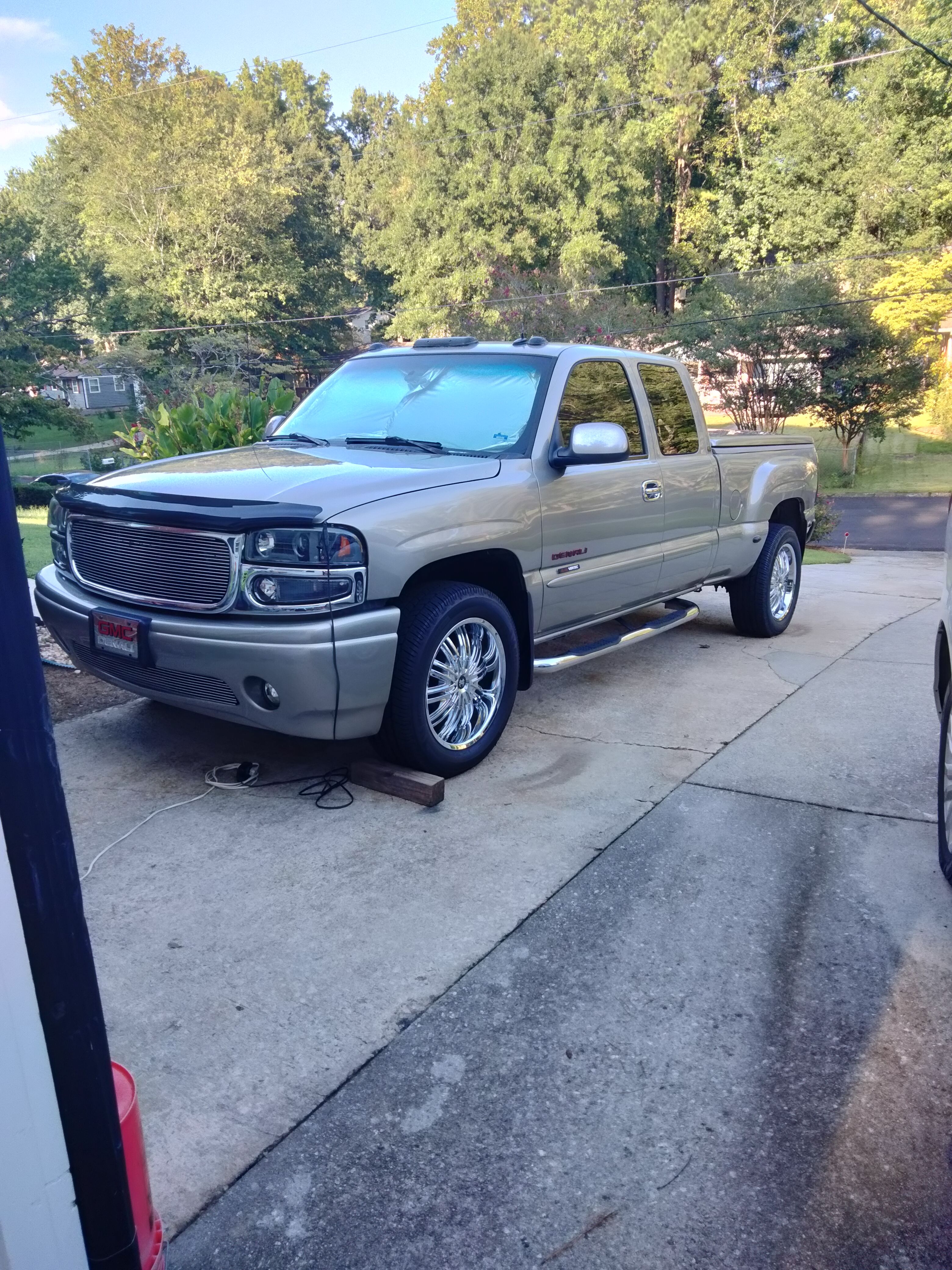 Used 2003 GMC Sierra 1500 Denali AWD/4WD image 1