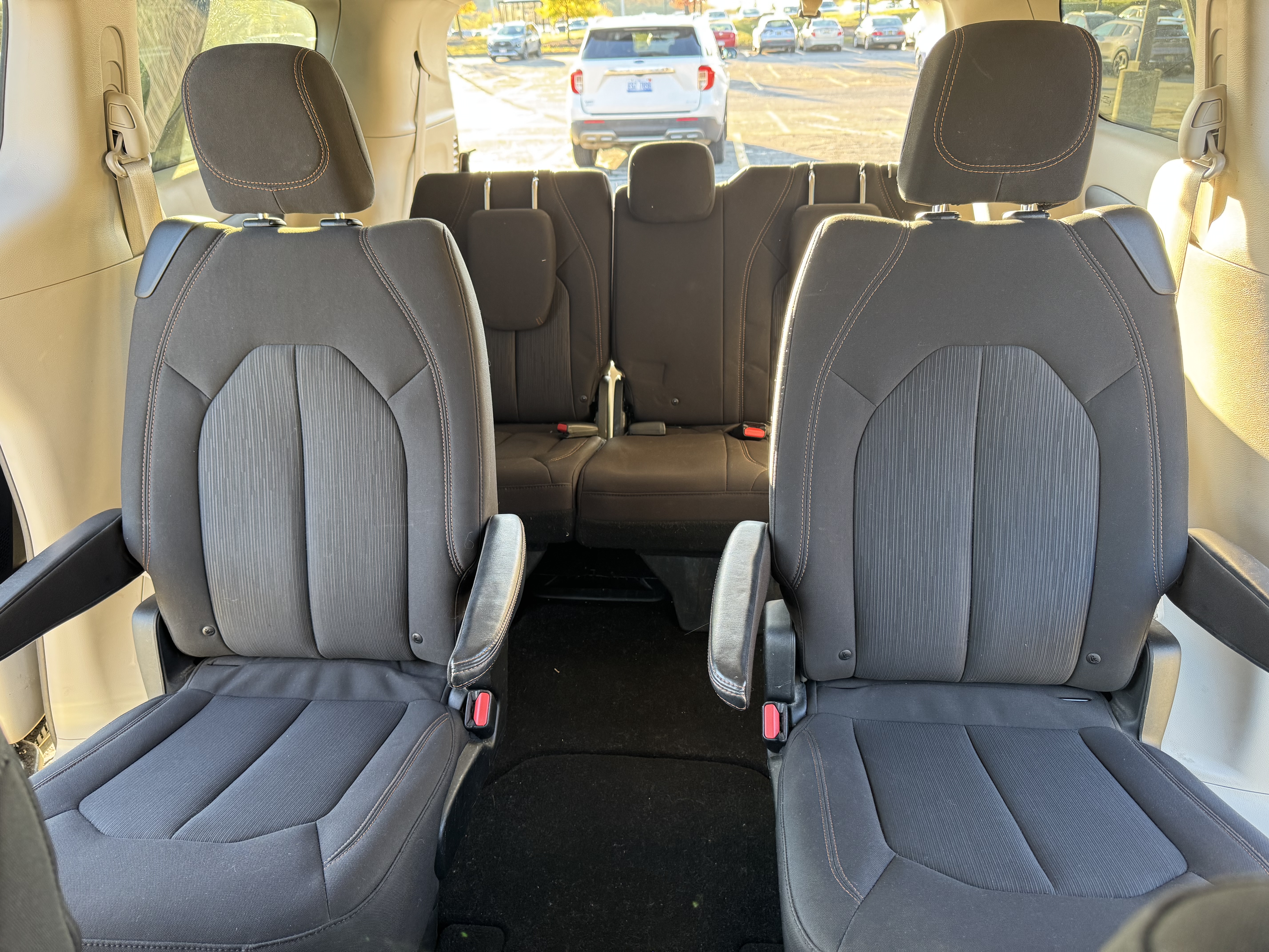 Used 2017 Chrysler Pacifica Touring FWD image 8