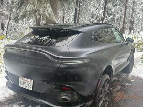 Used 2022 Aston Martin DBX AWD/4WD image 9
