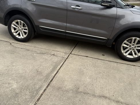 Used 2013 Ford Explorer XLT image 2